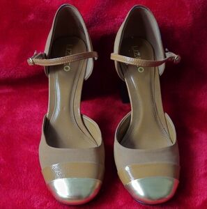 liz & co. Tan and Gold Suede Round Toe Heels - Size 8.5